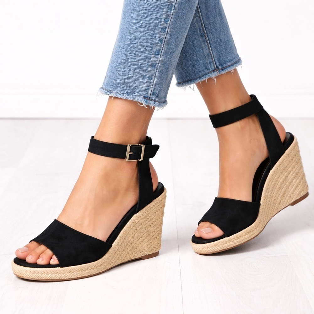 [Vince Camuto] Classic Black Espadrille Wedges